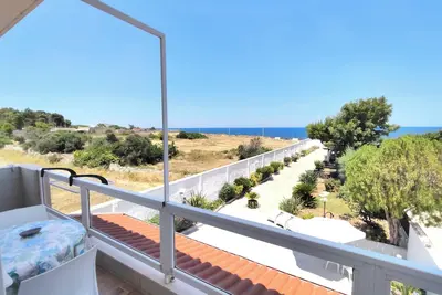 Image de Appartement vue mer, cuisine équipée, connexion Wi-Fi, parking gratuit