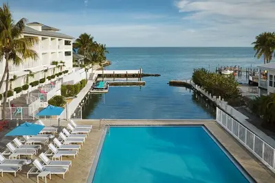 Image de Enjoy Breathtaking Water View from Our Outdoor Pool | 3 Family Ready Units