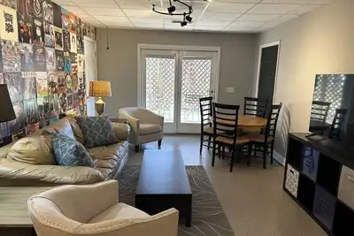 Image de Johns Creek 2-bedroom terrace level apartment with separate entrance and parking