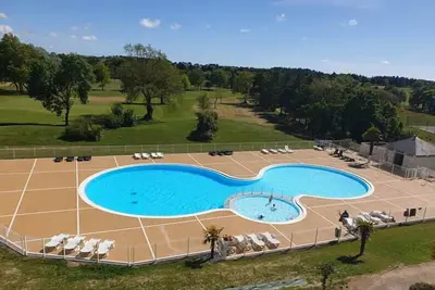 Image de Maison Abordable et cosy | Jardin + Piscine+ Golf