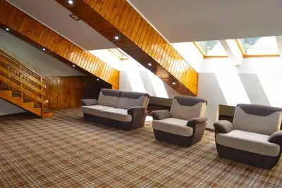 Image de Cozy apartment in Bușteni with kitchen, common play room and outside fitness