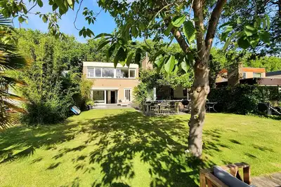 Image de Unique Villa With Fantastic View Over the Water