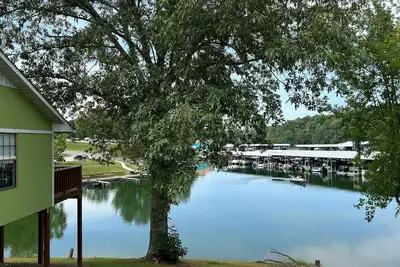 Image de Cozy, lakeside cabin on beautiful Tims Ford Lake-Cabin #1