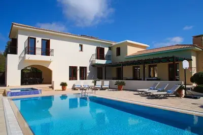 Image de 5br Superior Villa: Private Pool Jacuzzi Sleeps 10