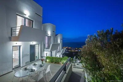 Image de Villa 1 • Sea View • 3 Bedrooms • Private Garden