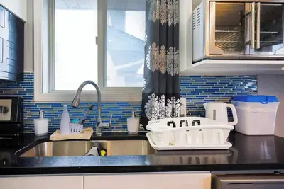 Image de 240 Spacious Modern Home w/ Ac