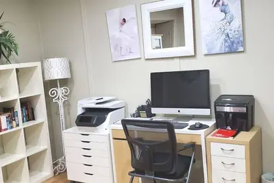 Image de 56 Executive Business Home w/ Ac 10 min to Airport