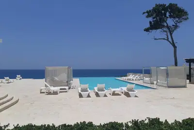 3 Bd/5Bath, Beaches, Private pool, Wi-Fi, Ac, 24hr Security, Waterparks.