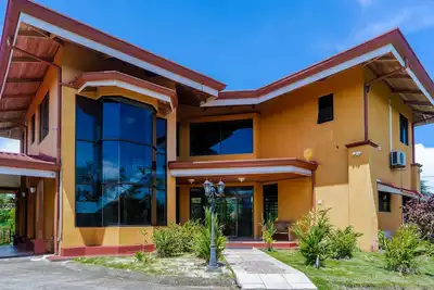 Spacious home with private pool spa and WiFi