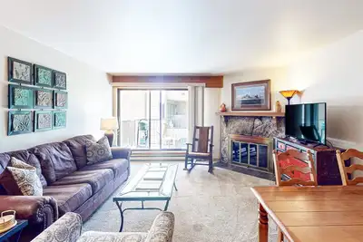 Image de Inviting Avon Condo with Heated Pool, Sauna & Convenient Ski Shuttle