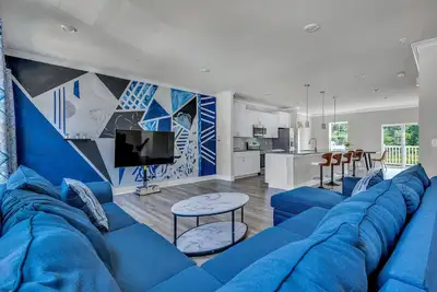 Image de Luxury townhouse close to beaches, restaurants & shopping