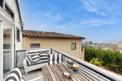 Image de Chic Cayucos house 1 block from the beach, private hot tub, ocean views