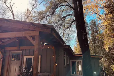 Image de Private Cabin with Hot Tub, Sauna & A-Frame Bunkie – Sleeps 6