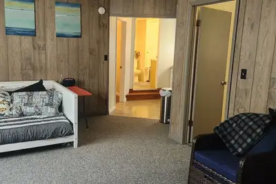 Image de Charming 1-bedroom cottage 0. 5 from beautiful Caseville with Ac, spacious yard