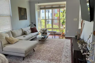 Image de Beautiful 2-bedroom townhome in innerharbor Baltimore with parking.