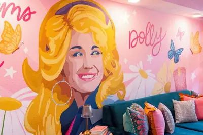 Image de Dolly's Poolside Speakeasy, celebrating America's Sweetheart, Dolly Parton.
