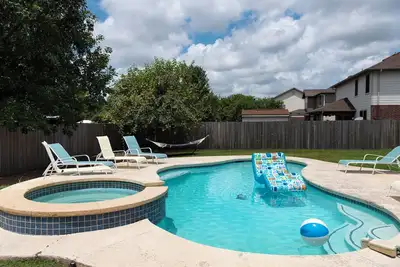 Image de Spacious 4-Bedroom 2. 5 Bath Home with Private Pool!