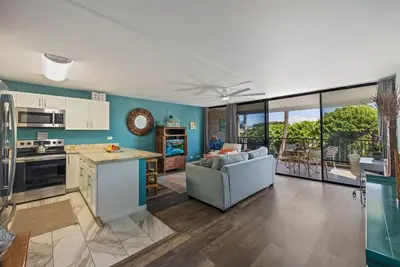 Image de Gorgeous Remodel, Best location! Kakc206