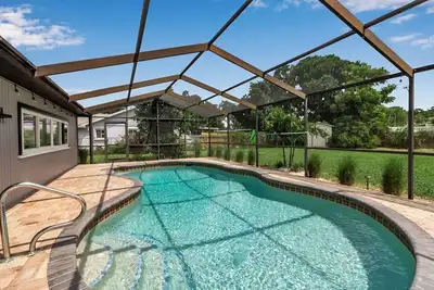 Image de Wonderful Pool Home! 3br/2ba Updated! Close To Img!