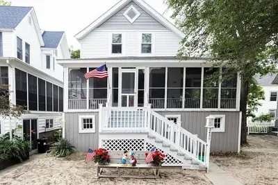 Image de Charming 4-bedroom beachside Lake Michigan cottage in beautiful Macatawa