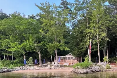 Image de Guest Cottage on an Estate Property w/330 ft  waterfront, & 3 sandy beaches.