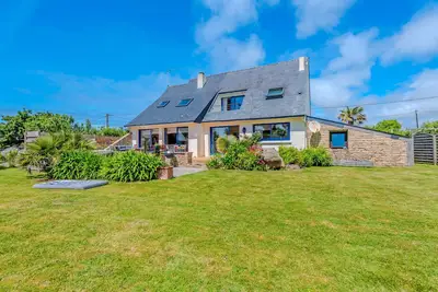 Image de Maison de vacances 'Maison Avec Spa À 700m De La Plage' avec terrasse privée, jardin privé et Wi-Fi