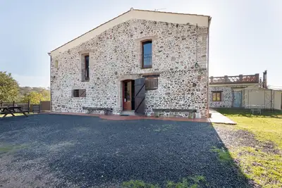 Image de Maison de campagne 'Can Llevorer' avec vue sur les montagnes, piscine privée et terrasse privée
