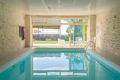 Image de Petite maison 'Grands Gites 16 Personnes' avec Terrasse Privée, Jardin Privé et Wi-Fi