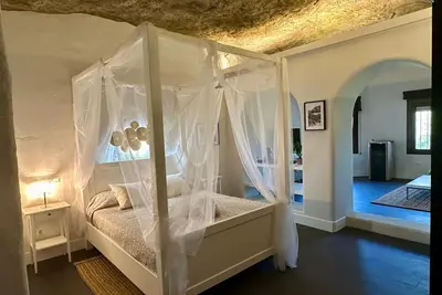 Chambre \"Cueva 1\" avec vue sur les montagnes, piscine privée et Wi-Fi