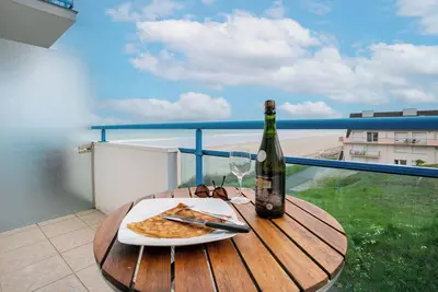 Image de Appartement 'En Front De Mer' avec vue sur la mer, terrasse privée et Wi-Fi