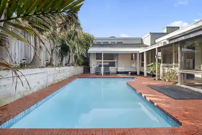 Image de 5-Bed Haven with Pool Minutes From Beaches & Parks