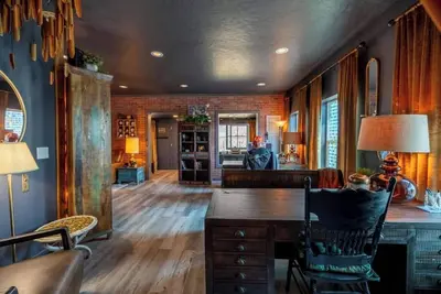 Image de Eclectic: A One-of-a-Kind Little Gem in Nampa