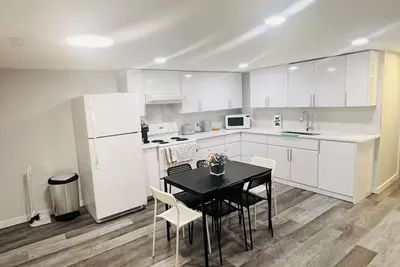 Image de 3 Bedrooms in Vancouver (Close to Pne and Downtown)