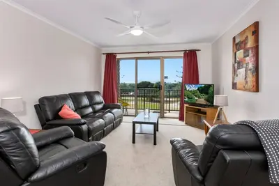 Image de Surf Side Apartment 11 - Beachfront Bliss with Ocean Views, Comfy Lounge, and Easy Access
