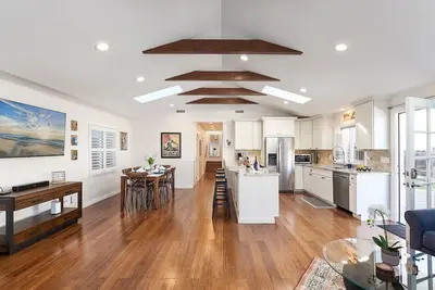 Image de Rooftop Retreat - Monterey House - Walk to the Monterey Aquarium