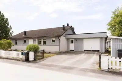 Image de Nyrenoverad Villa + Gårdshus 8+5 Bäddar gå Till Tofta Strand. 1-2 Familjer
