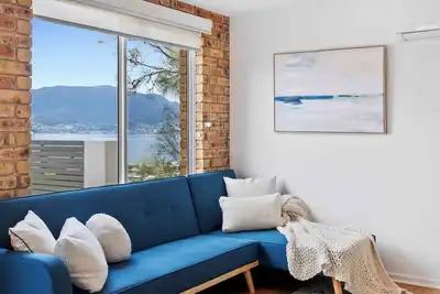 Image de 'Hillside Studio' self-contained with City Views