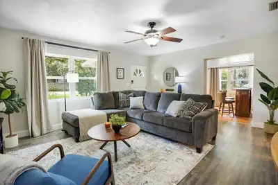 2 Miles to Uf & Dt - Pergola, Fire Pit, Game Room