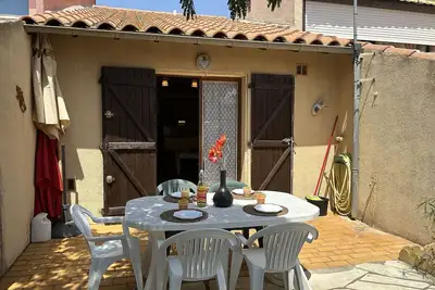 Image de Maison à 750m de la plage avec terrasse - 4 pièces, 8 couchages, Tv, parking inclus, à Saint Pierre La Mer