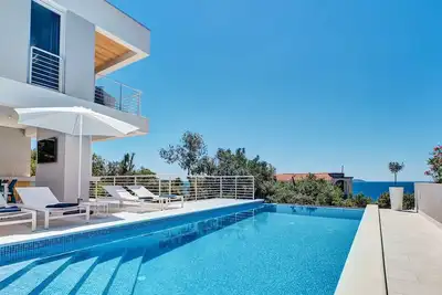 Image de Villa Bonay with pool, jacuzzi and sea view 80m from the beach