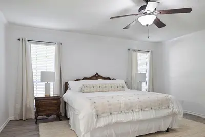 Image de Spacious 3+ bedroom home in a quiet cul-de-sac near I35 in Norman