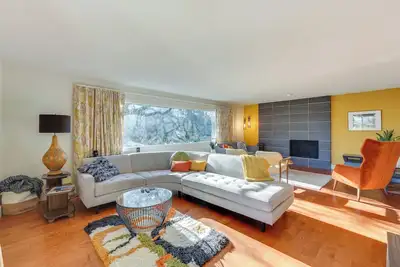 Image de Medford Vacation Rental w/ En-Suite Bathrooms!