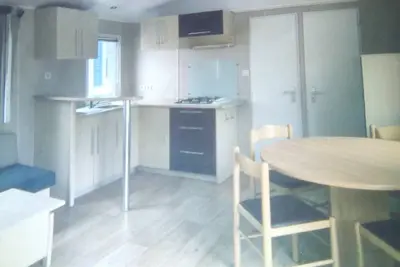 Image de Mobil home avec terrasse couverte à 1 kilomètre de la plage