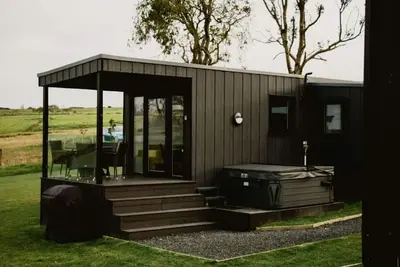 Image de Family Friendly Glamping Cabin 2 bedroom & Hot Tub