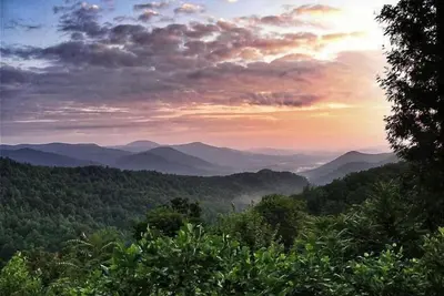 Mountain View 3 Bedroom Home - Full Kitchen & Grill