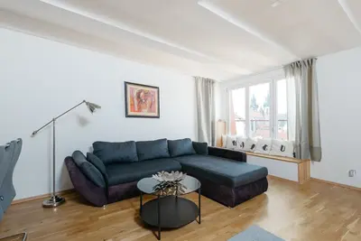 Image de Eli Spacious Apt with Old Town View, A\/C & Parking