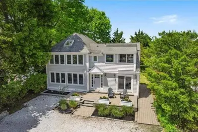 Image de Steps from family-friendly beaches- perfect blend of relaxation and recreation