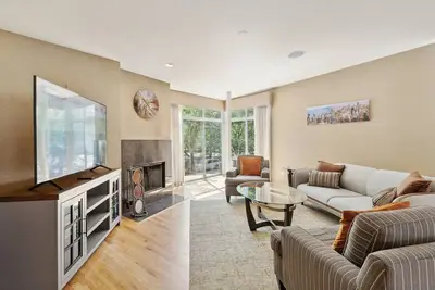 Image de Family-Friendly South Loop Escape by RedAwning