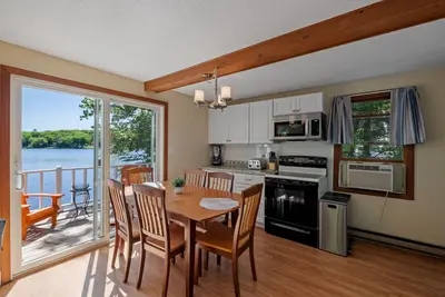 Image de Idyllic Lakeside Getaway by RedAwning