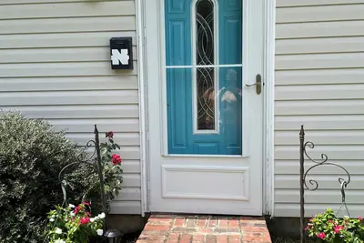 Image de Enjoy your stay at Captain Ron’s Quarters! A quiet getaway from the norm.